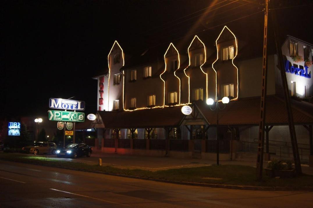 Motel Zacisze Łomża Exteriör bild